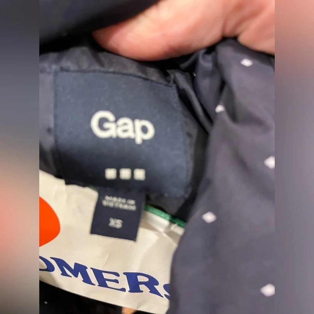 Gap XS navy w white polka dots puffer vest
